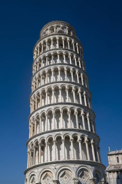 Pisa, Piazza dei Miracoli, ünlü katedral meydanı.