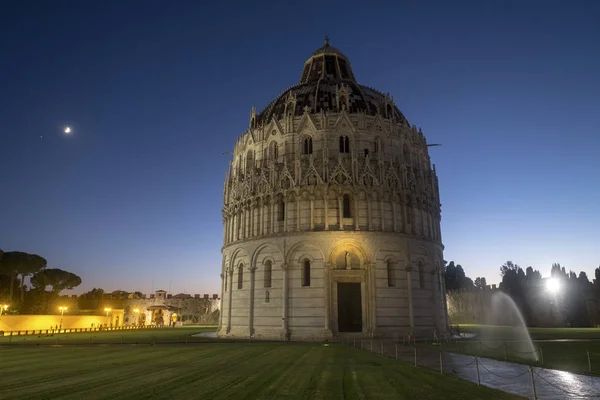 Pisa, Piazza dei Miracoli, famous cathedral square — Stock Photo, Image