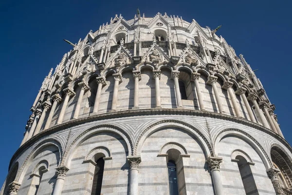 Pisa, Piazza dei Miracoli, famosa praça da catedral — Fotografia de Stock