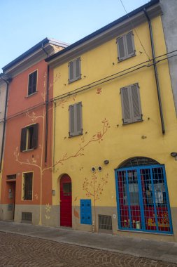 Boyalı cephe Piacenza, İtalya