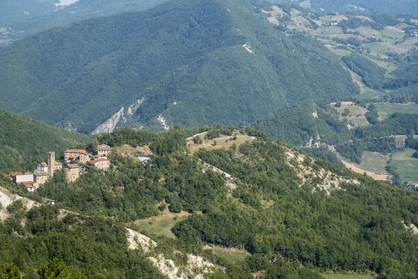 Road to Passo della Cisa, from Tuscany to Emilia — Stock Photo, Image