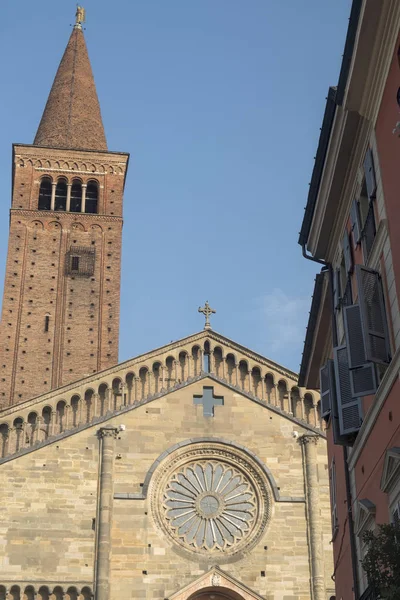 Исторический собор в Пьяченце, Италия — стоковое фото
