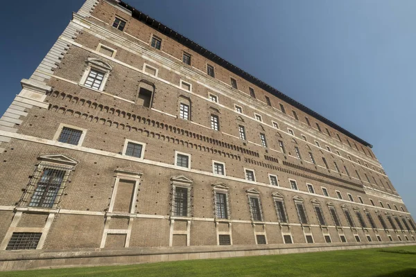 Piacenza: das historische Gebäude, bekannt als palazzo farnese — Stockfoto