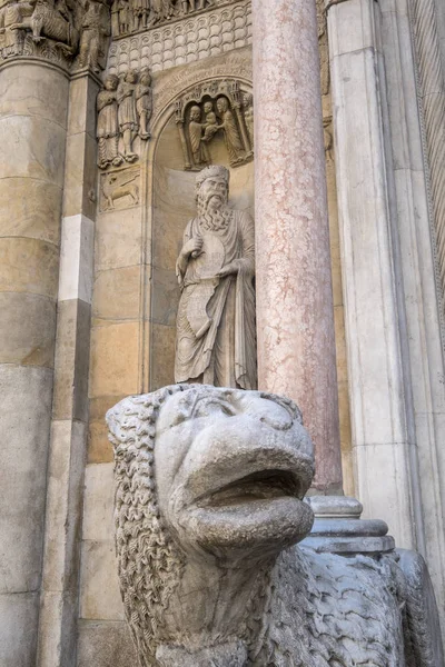 Fidenza, 帕尔马, 意大利: 大教堂门面 — 图库照片