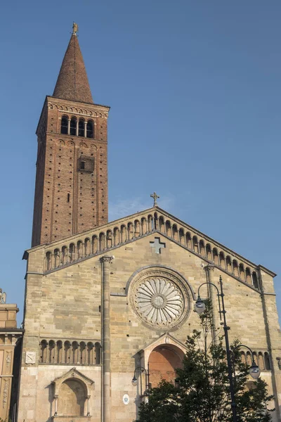 Historic cathedral in Piacenza, Italy — Stock Photo, Image