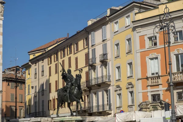 Piacenza: Piazza Cavalli, stora torget i staden — Stockfoto