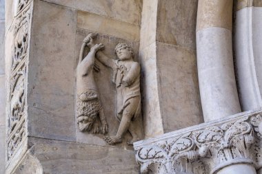 Fidenza, Parma, İtalya: katedral cephe