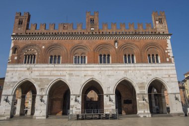 Piacenza: Piazza Cavalli, şehrin ana Meydanı