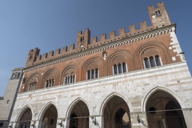 Piacenza: Piazza Cavalli, şehrin ana Meydanı