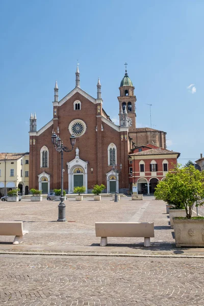 Cortemaggiore, tarihi kilise