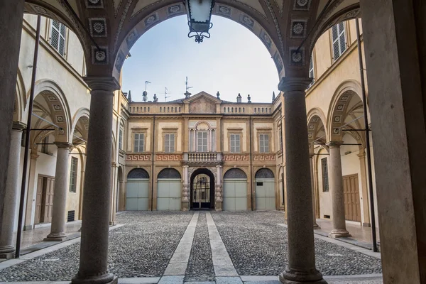 Historická budova v Piacenza, Itálie — Stock fotografie