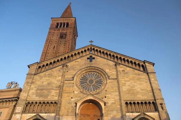 Catedral histórica em Piacenza, Itália — Fotografia de Stock