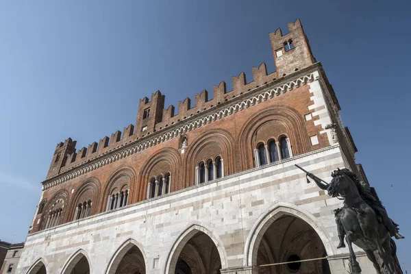 Piacenza: Piazza Cavalli, plaza principal de la ciudad — Foto de Stock