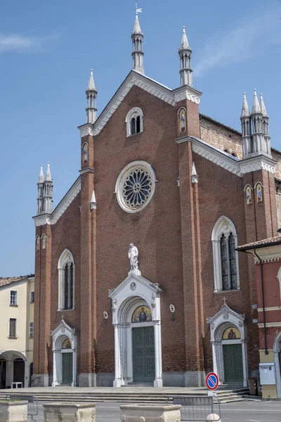 Cortemaggiore, historische Kirche — Stockfoto