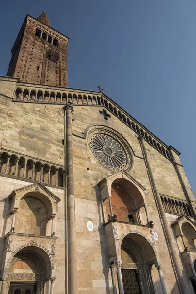 Catedral histórica em Piacenza, Itália — Fotografia de Stock