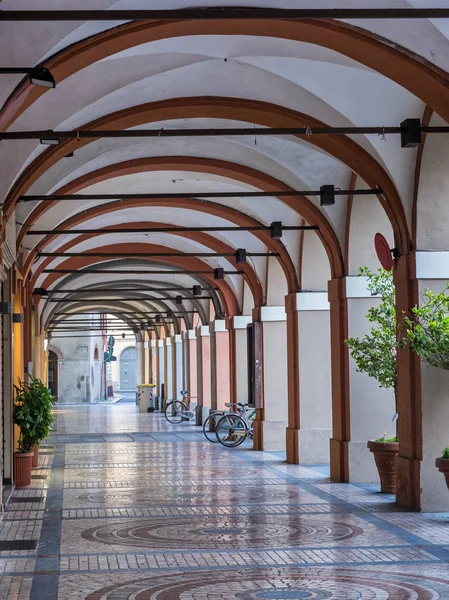 Historic buildings in Piacenza, Italy. Portico — Stock Photo, Image