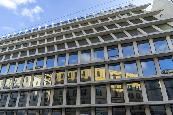 Edificio Feltrinelli en Milán, Italia —  Fotos de Stock