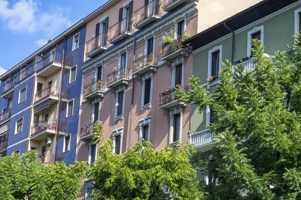 ミラノ、イタリアの古い住宅 — ストック写真