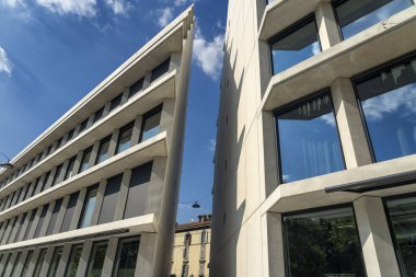 Milano 'daki Feltrinelli binası