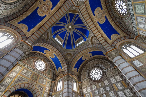 Cimitero Monumentale, cimitero storico di Milano. Famedio — Foto Stock