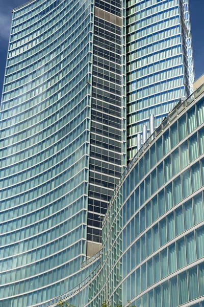 パラッツォ・ロンバルディア、ミラノの近代的な建物 — ストック写真