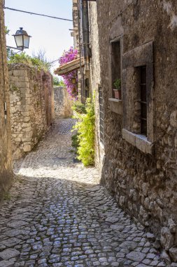 Sermoneta, Latin eyaletinin tarihi kenti.