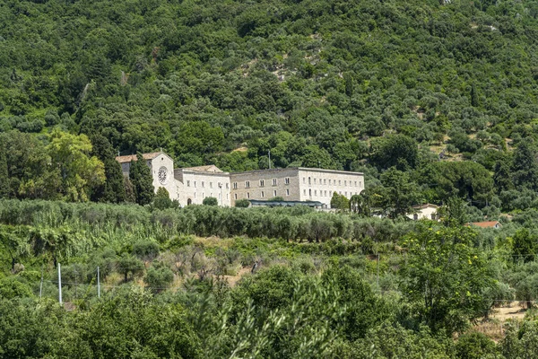Na estrada para Norma, Latina, itália: abadia de Valvisciolo — Fotografia de Stock