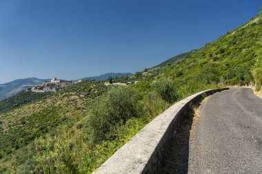 Sermoneta, Latina, İtalya yolunda.