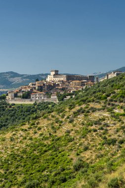 Sermoneta, Latina, İtalya yolunda.