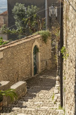 Sermoneta, Latin eyaletinin tarihi kenti.
