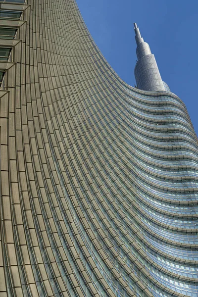 밀라노에 있는 GAE 아울 렌 티 광장 의현 대식 건물 들 — 스톡 사진