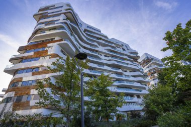 Şehir yaşamındaki Hadid binaları, Milan