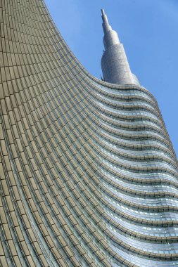 Milano 'daki Gae Aulenti meydanında modern binalar