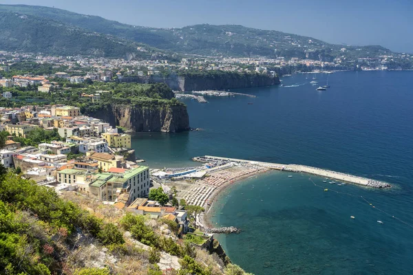 Meta di Sorrento, Neapol: wybrzeże w lecie — Zdjęcie stockowe