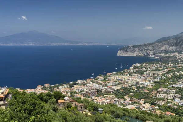 Сорренто, Неаполь: побережье летом — стоковое фото