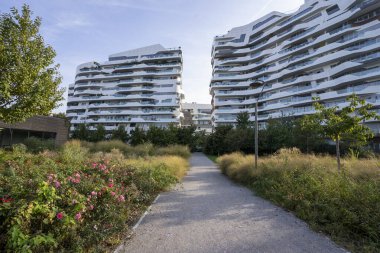 Şehir yaşamındaki Hadid binaları, Milan