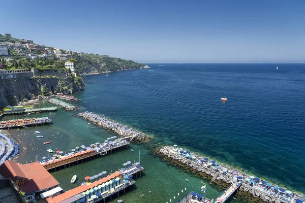 Sorrento, Neapol: wybrzeże w lecie — Zdjęcie stockowe