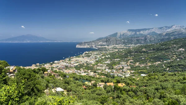 Sorrento, Neapol: pobřeží v létě — Stock fotografie