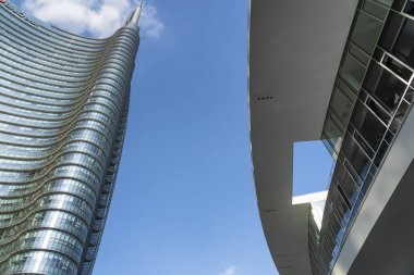Milano 'daki Gae Aulenti meydanında modern binalar