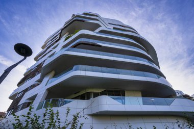 Şehir yaşamındaki Hadid binaları, Milan