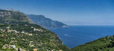 Costiera Amalfitana, İtalya, yazın kıyı