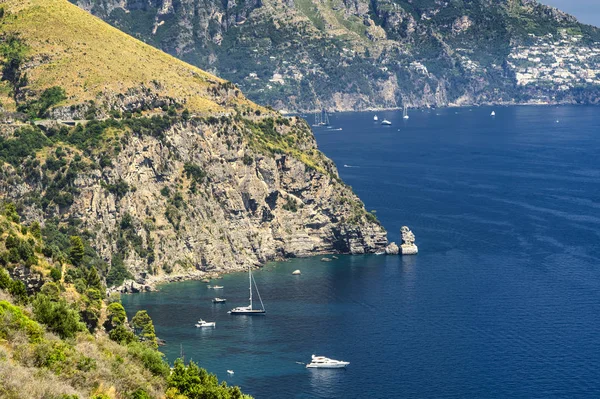 Costiera Amalfitana, Италия, побережье летом — стоковое фото