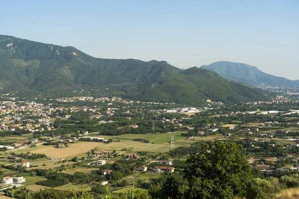 Sommarlandskap i Irpinia, södra Italien. — Stockfoto