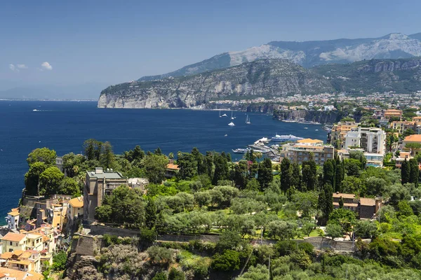 Sorrento, Neapel: kusten på sommaren — Stockfoto