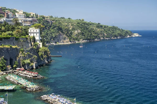 Sorrento, Neapol: pobřeží v létě — Stock fotografie