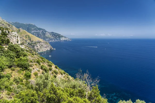 Costiera Amalfitana, Italia, la costa en verano — Foto de Stock