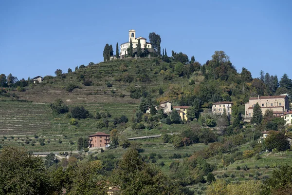 O parque de Montevecchia e Curone, Itália, no outono — Fotografia de Stock