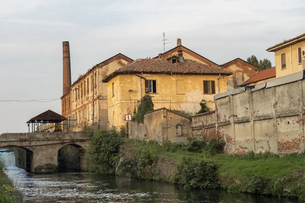 Clădiri istorice de-a lungul Naviglio Pavese — Fotografie, imagine de stoc