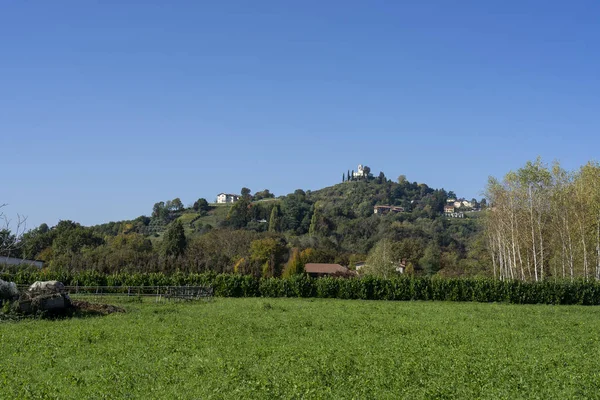 Park Montevecchia a Curone, Itálie, na podzim — Stock fotografie