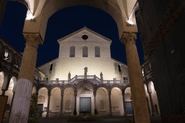 Salerno, İtalya: Geceleyin tarihi katedral